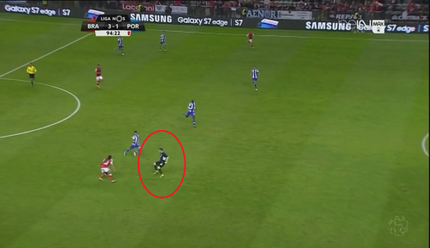 VIDEO: Thủ thành Casillas lao lên giữa sân phá bóng như Neuer và cái kết buồn