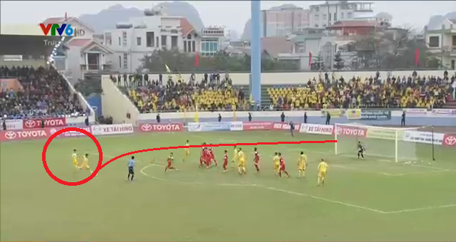 VIDEO: Hoàng Thịnh phối hợp sút phạt đẹp mắt vào lưới Than Quảng Ninh