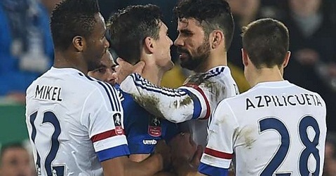 HLV Hiddink: Costa đã bị khiêu khích