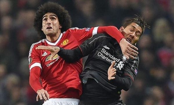 VIDEO: Fellaini thoát thẻ đỏ dù thúc cùi chỏ với 2 cầu thủ Liverpool