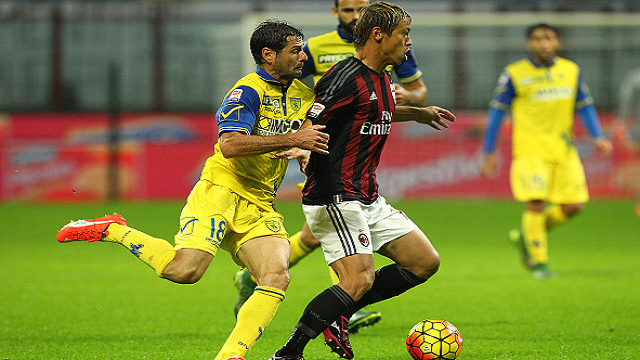 Video bàn thắng: AC Milan 1-1 Lazio (Vòng 30 - Serie A)