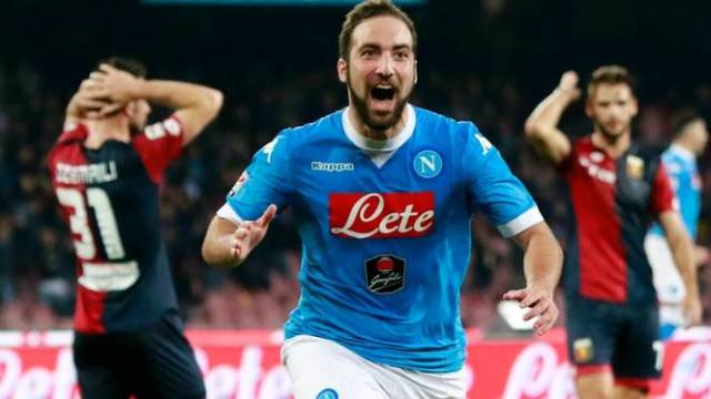 Video bàn thắng: Napoli 3-1 Genoa (Vòng 30 - Serie A)
