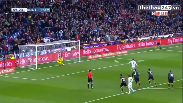 VIDEO: Ronaldo sút trượt pen trước Sevilla
