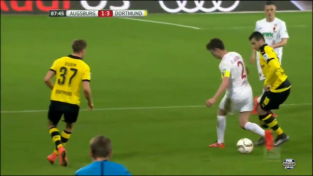 VIDEO: Sao Dortmund 4 lần xỏ háng đối phương trong 1 trận đấu