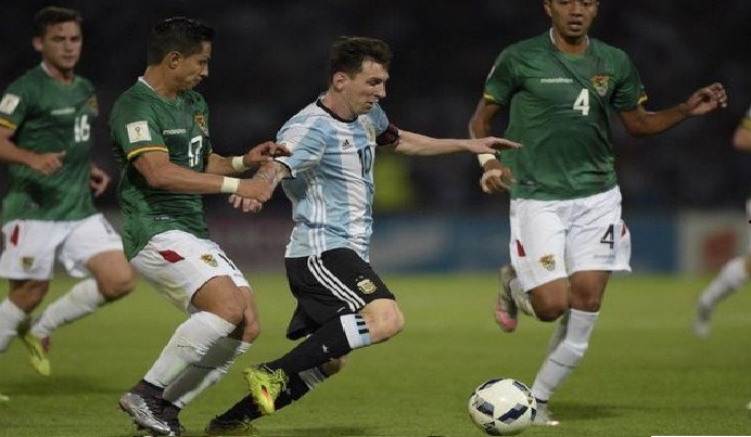 VIDEO: Màn độc diễn ấn tượng của Messi trước 5,6 cầu thủ Bolivia