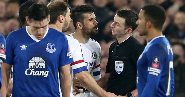 Diego Costa tiếp tục bị phạt vụ cắn người