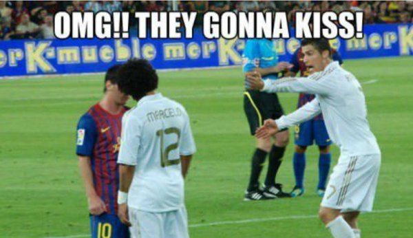 Video hài hước: Khi Messi và Ronaldo troll lẫn nhau