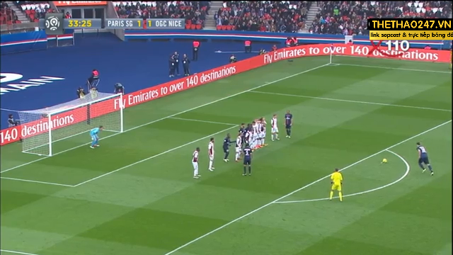 VIDEO: Cú nã đại bác sấm sét của Ibrahimovic từ chấm đá phạt