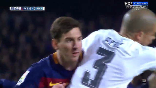 VIDEO: Khi Messi bỗng dưng sắm vai... Pepe