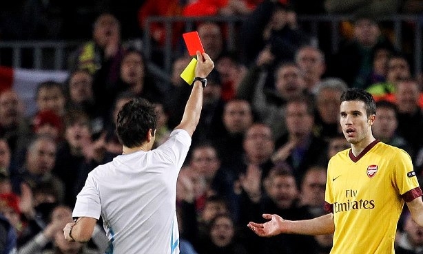 VIDEO: 3 tấm thẻ đỏ gây tranh cãi khi đối đầu Barca ở Champions League