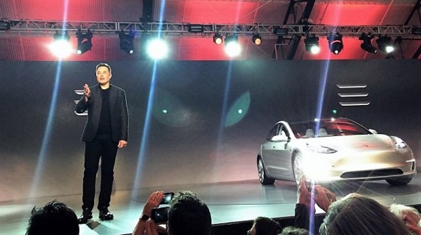 Mỹ: 'Sốt' xe hơi điện của Tesla