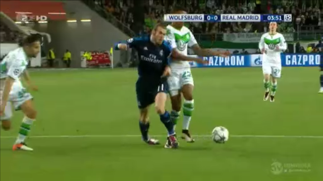 VIDEO: Real mất oan 1 quả penalty trước Wolfsburg?