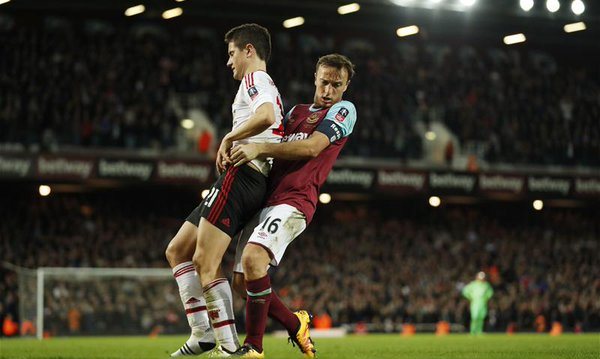 VIDEO: Tình huống 'cảm động' của tiền vệ West Ham với Ander Herrera
