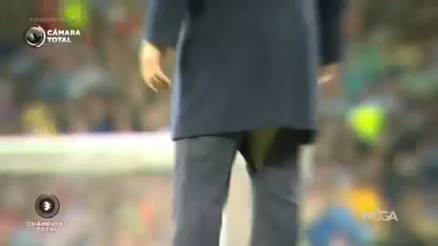 VIDEO: Cận cảnh chiếc quần rách của HLV Zidane ở trận gặp Wolfsburg