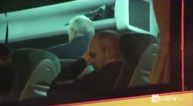 VIDEO: Iniesta khóc trên xe sau thất bại trước Atletico