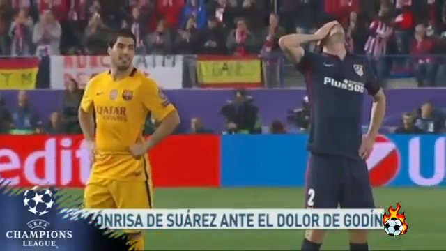 VIDEO: Cách hành xử của Suarez sau pha chơi xấu với Godin