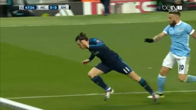 VIDEO: Tình huống Gareth Bale ngã trong vòng cấm Man City