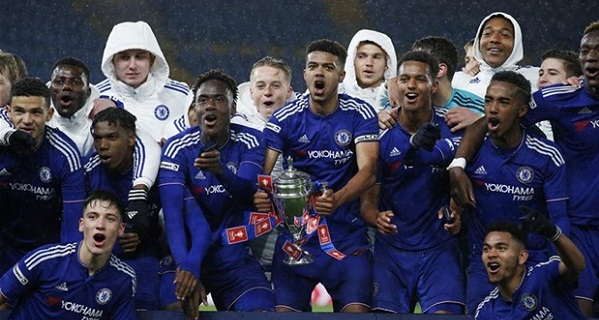 Đội một sa sút, Chelsea xưng bá nước Anh ở giải trẻ