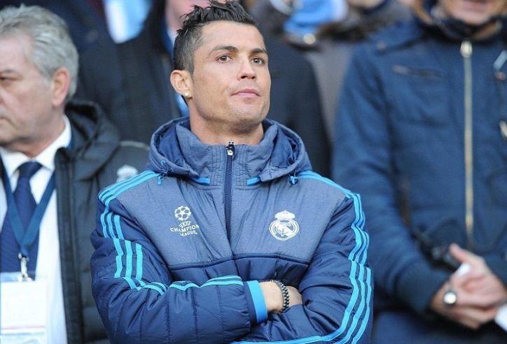 Ronaldo tự bỏ tiền chữa trị chấn thương