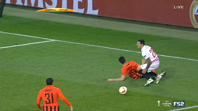 VIDEO: Quả penalty gây tranh cãi của Sevilla ở bán kết Europa League