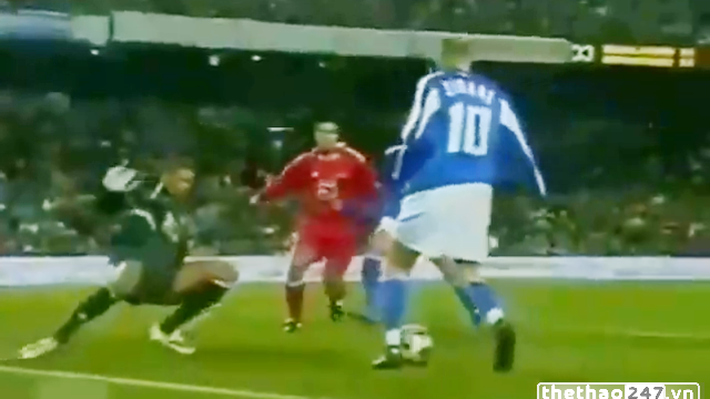 VIDEO: Khi Zidane khiến thủ môn Dida phải nhảy breakdance trước cầu môn