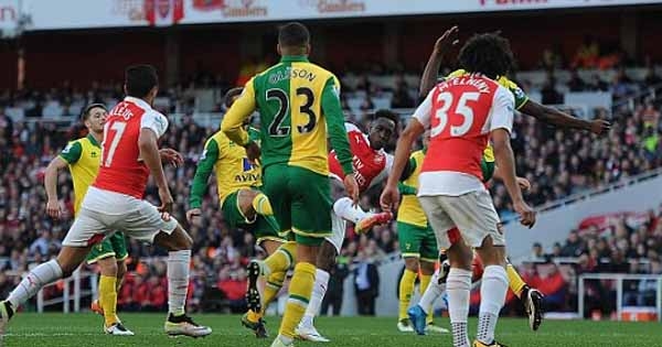 Welbeck tỏa sáng, Arsenal thắng kịch tính trước Norwich