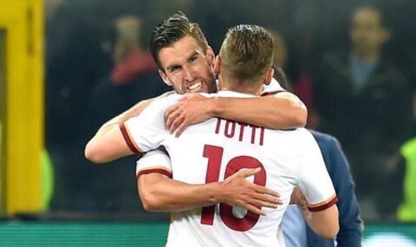 VIDEO: Totti lại sắm vai người hùng của Roma ở tuổi 39