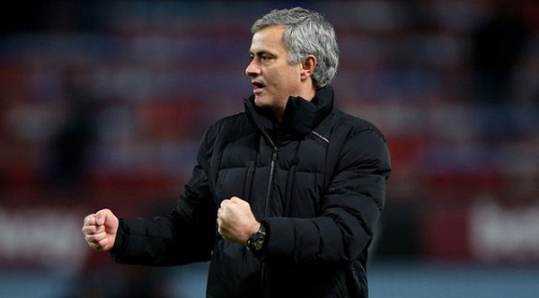 Động thái mới của Mourinho trước đề nghị đợi thêm một năm của M.U