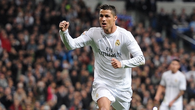 VIDEO: Ronaldo sút chìm từ ngoài vòng cấm mở tỉ số cho Real