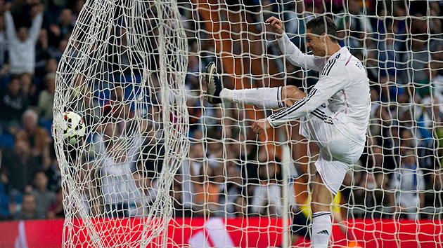 VIDEO: Tình huống Arbeloa khiến Ronaldo tức giận vì 'bị cướp công'
