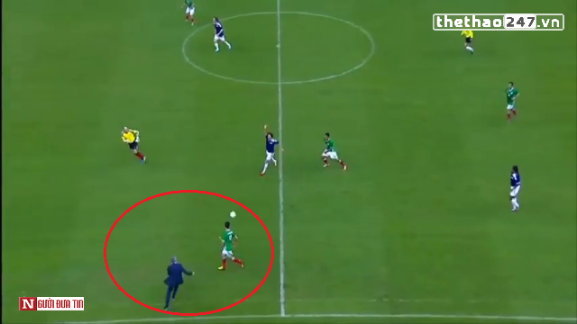 VIDEO: HLV Mourinho lao vào sân cản phá cầu thủ đối phương