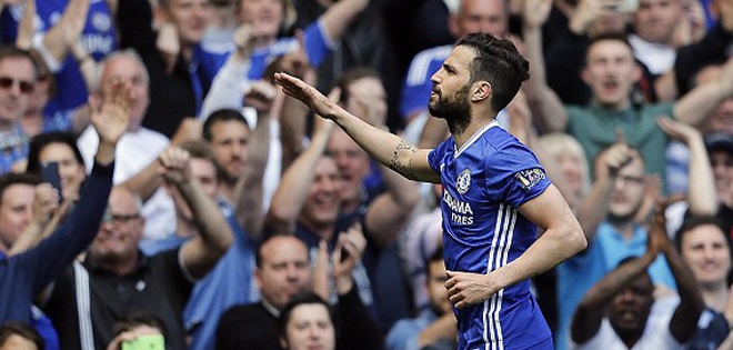 Chelsea chia điểm với Leicester trong trận cuối cùng mùa 2015/16