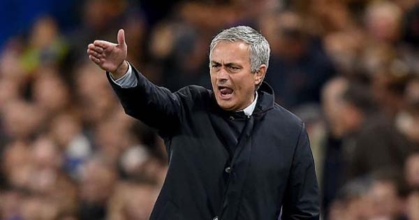 Vừa đến MU, Mourinho đã nhận được lời cảnh báo từ Chelsea
