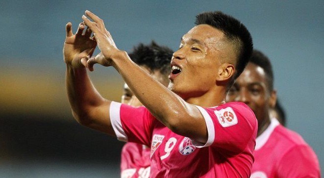 VIDEO: 'Sát thủ' mới của bóng đá Việt Nam bị HLV Hữu Thắng 'bỏ quên'