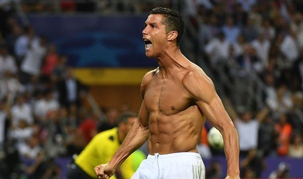 VIDEO: Ronaldo sắm vai người hùng với cú sút penalty quyết định