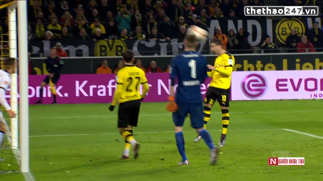 VIDEO: Màn chơi bóng đồng đội của cầu thủ Dortmund và cái kết