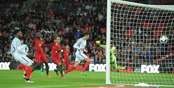 VIDEO: Smalling ghi bàn giúp tuyển Anh đánh bại Bồ Đào Nha