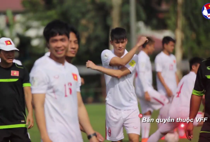 VIDEO: ĐT Việt Nam tập luyện trước thềm chung kết AYA Bank Cup 2016