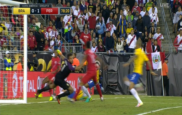VIDEO: Brazil nhận bàn thua oan trước Peru