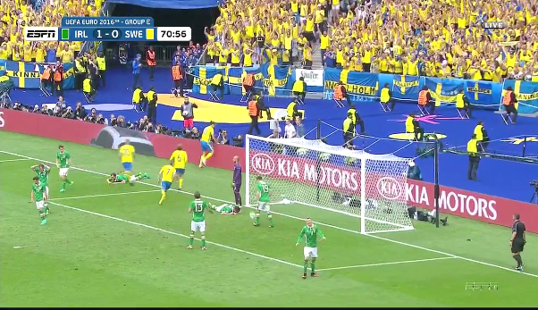 VIDEO: Ibrahimovic căng ngang khiến cầu thủ CH Ireland đốt lưới nhà