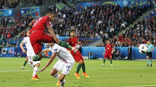 VIDEO: Pha kiến tạo ấn tượng của Ronaldo cho Nani và cái kết