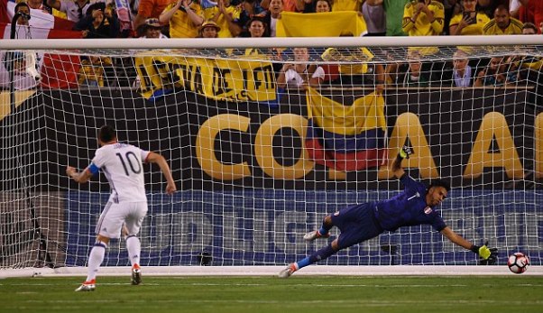 VIDEO: Loạt trận penalty cân não giữa Colombia vs Peru