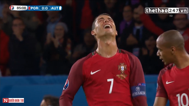 VIDEO: Lần hiếm hoi Ronaldo đưa bóng và lưới đối phương tại Euro 2016