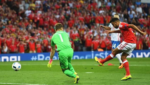 VIDEO: Bale kiến tạo để Taylor lập công, 2-0 cho ĐT Xứ Wales