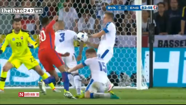 VIDEO: Tuyển Anh mất 1 quả pen trước Slovakia