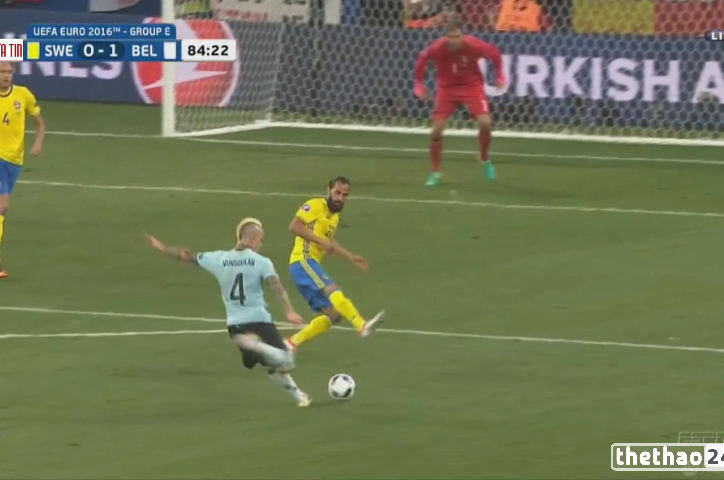 VIDEO: Nainggolan sút xa đẹp mắt mở tỷ số trận đấu 1-0 cho tuyển Bỉ