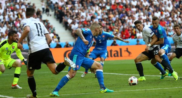 VIDEO: Màn phối hợp ghi bàn tuyệt đẹp của tuyển Đức trước Slovakia