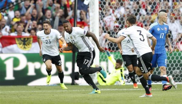 VIDEO: Boateng sút xa tuyệt đẹp mở tỷ số cho tuyển Đức