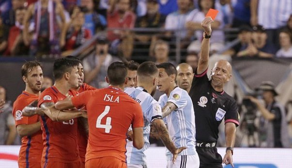VIDEO: Chiếc thẻ đỏ trực tiếp của Marcos Rojo vs Chile