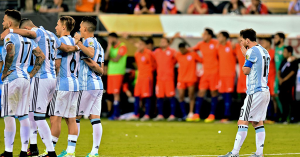 Maradona muốn Messi tiếp tục gắn bó với ĐTQG Argentina